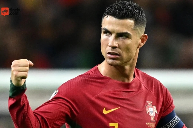 Cristiano Ronaldo - Cầu thủ huyền thoại bóng đá
